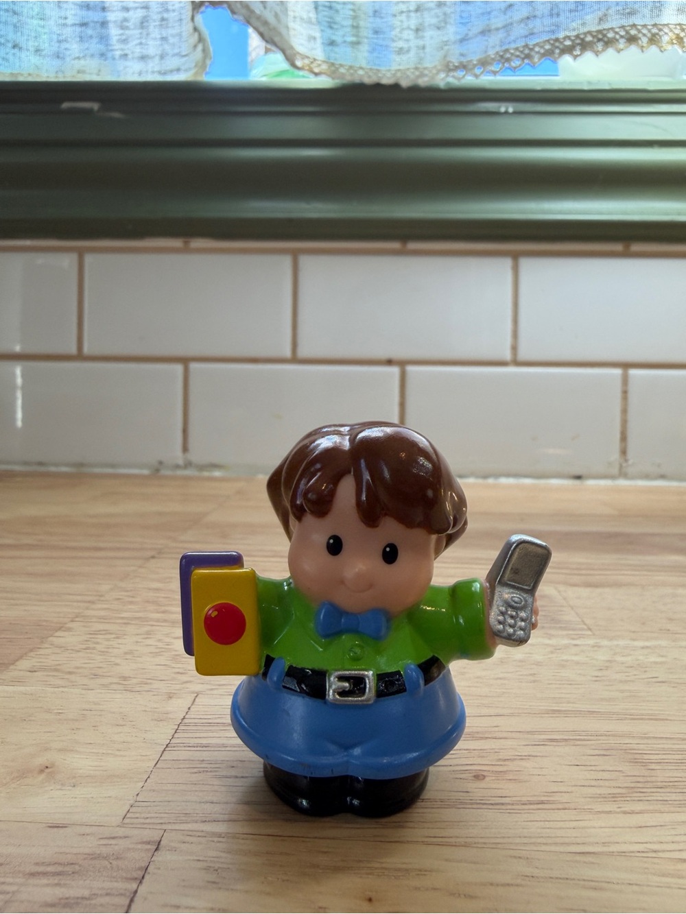 5 for $30!  Fisher Price Little People Dad with cell phone and Mail 2006